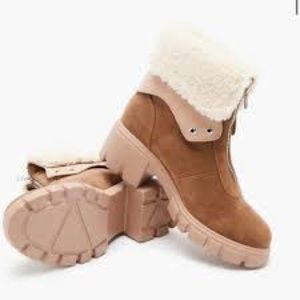 Nwot boots , Betsy shearling cuff size 10